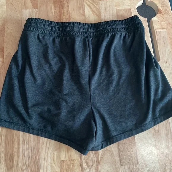 Women’s shorts - Picture 3 of 3